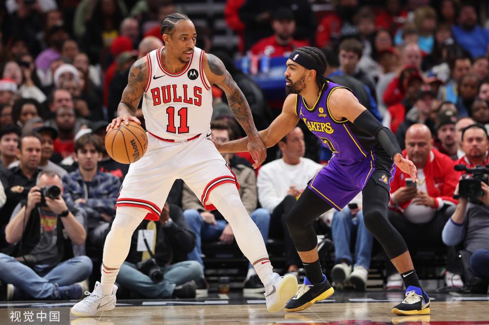 致湖人抢下 致湖人抢下