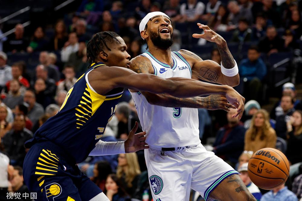 着推动足球 着推动足球